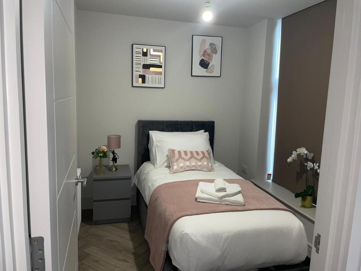 Wimbledon Luxury 3Bedroom Apartment Raynes Park Eksteriør bilde